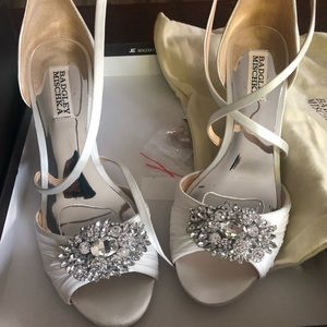 New Badgley Mischka white satin Wedge